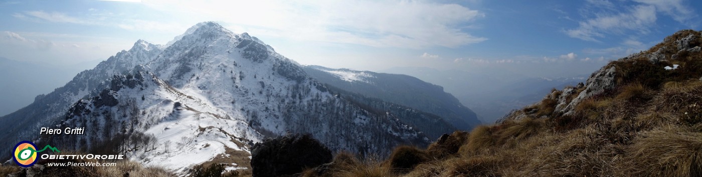 43 Vista sul Passo di Grialeggio e sul Cancervo.jpg